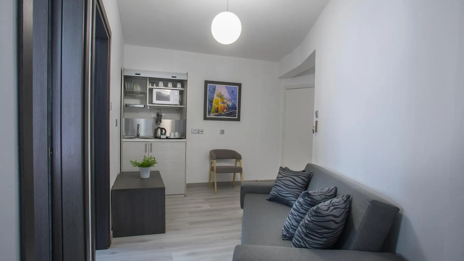 Blazer Residence Larnaca Aparthotel