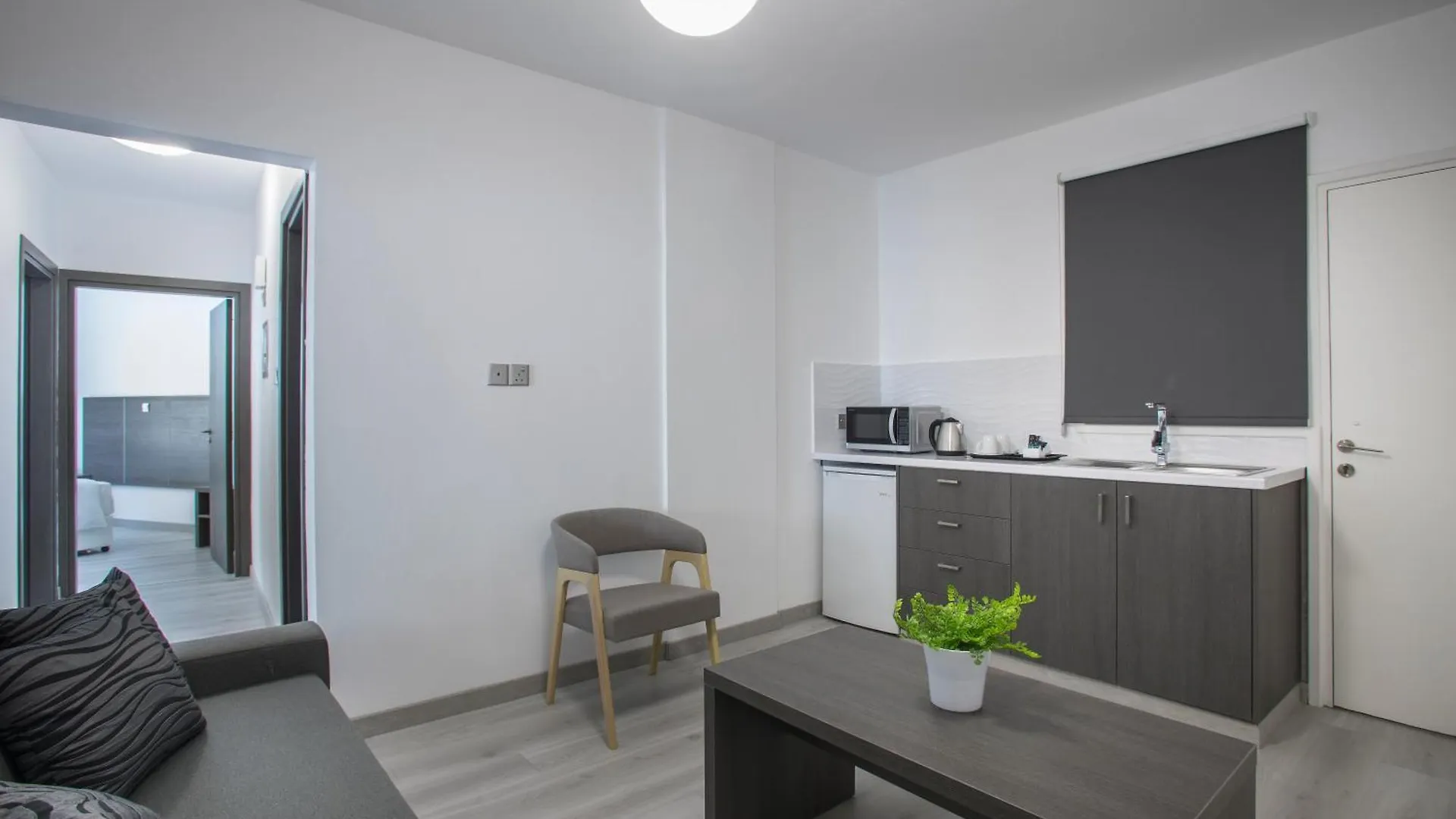 Aparthotel Blazer Residence Larnaca